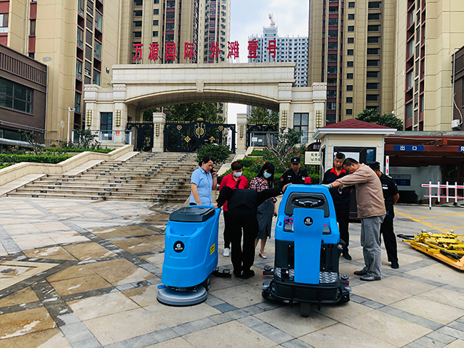  鼎潔盛世洗地機助力小區(qū)停車場，零差評57